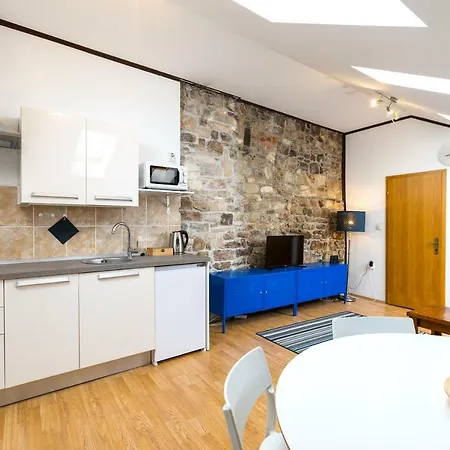 The Maritime Floor Apartment