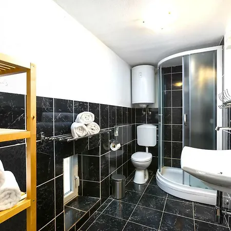 The Maritime Floor Apartment Split